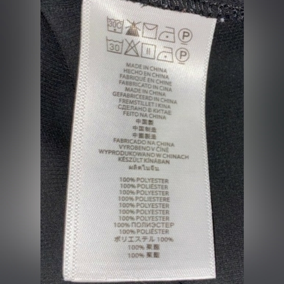 Michael Kors Black Cut Out V Neck w/Gold Bar Top rich black short sleeve size M - Picture 9 of 9